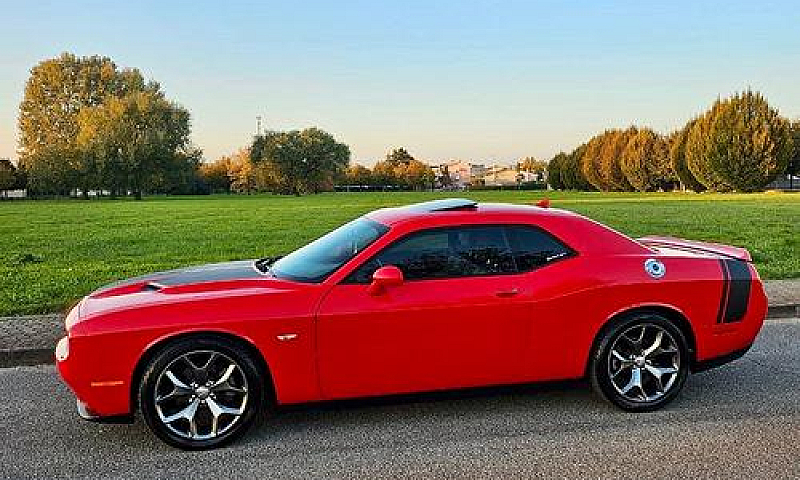 Dodge Challenger Sxt...