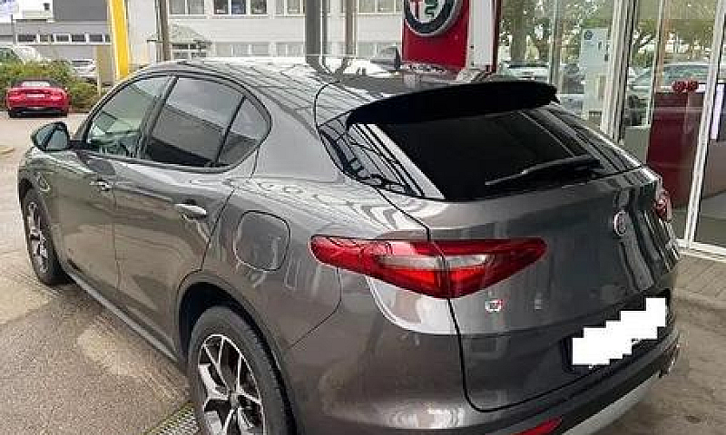 Alfa Romeo Stelvio 2...