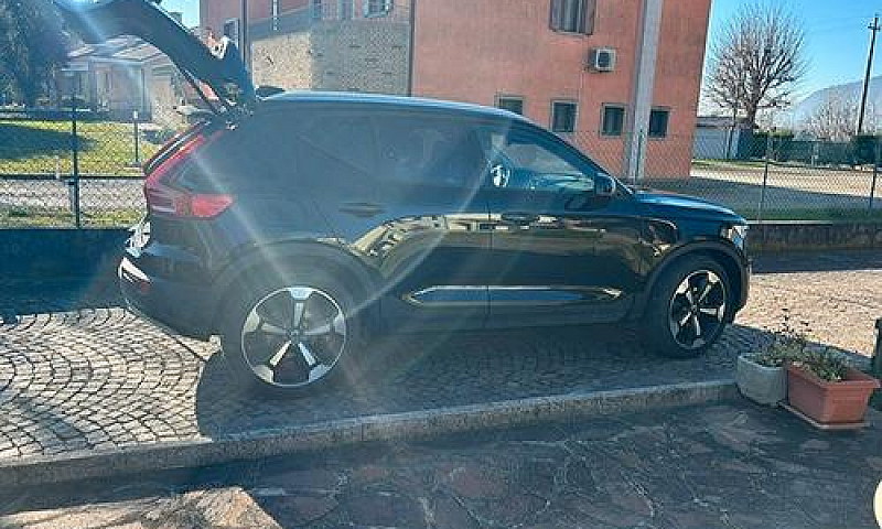 Volvo Xc40 (2017-->)...