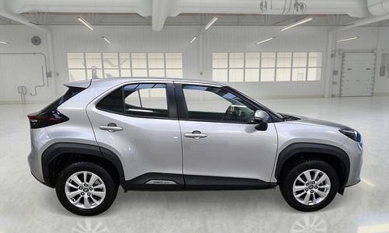 Toyota Yaris Cross 1...