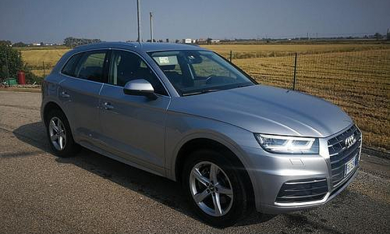 Audi Q% Business Spo...