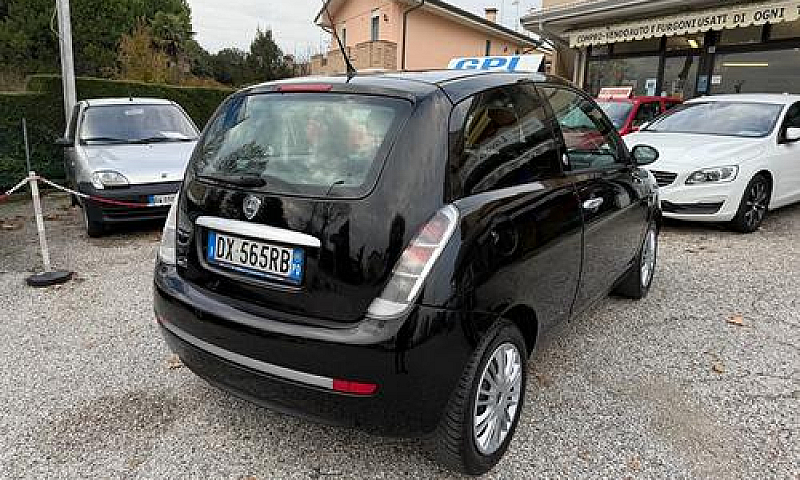 Lancia Ypsilon 1.4 E...