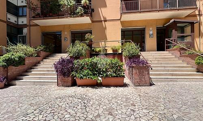 4 Locali A Catania...