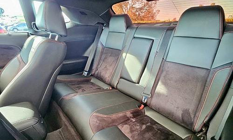 Dodge Challenger Sxt...