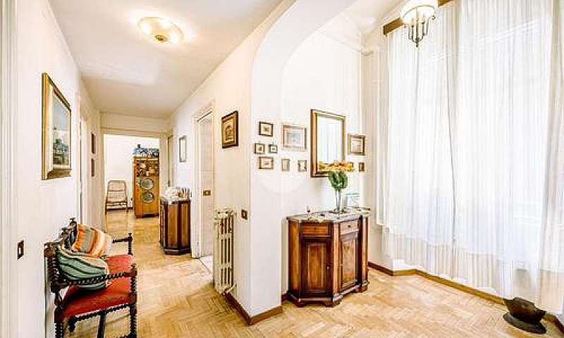 4 Locali A Roma...