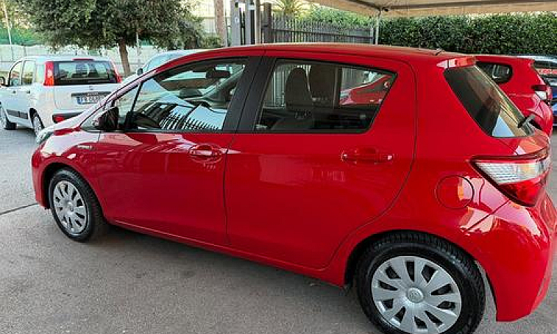 Toyota Yaris 1.5 Hyb...