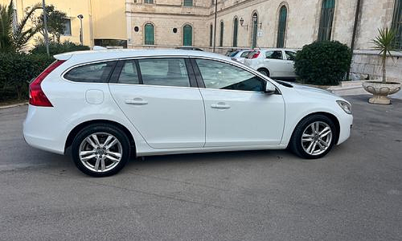 Volvo V60 D2 1.6 Die...