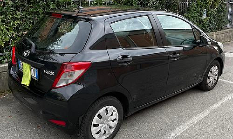 Yaris Toyota...