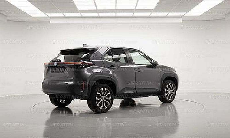 Toyota Yaris Cross 1...