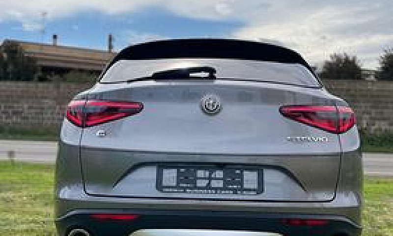 Alfa Romeo Stelvio 2...