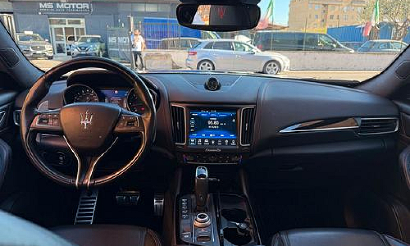 Maserati Levante V6 ...