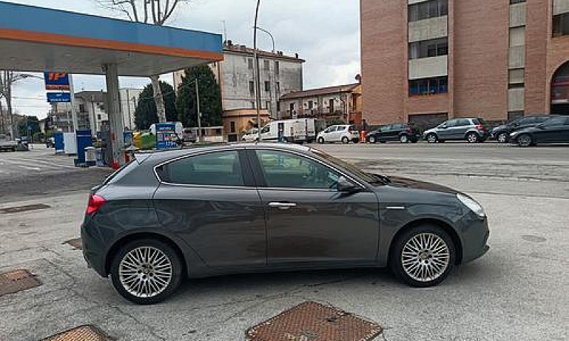 Alfa Romeo Giulietta...