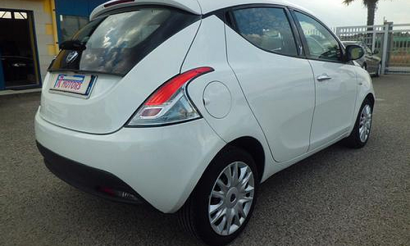 Lancia Ypsilon 1.3 M...