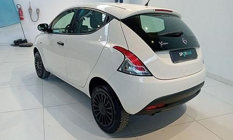 Lancia Ypsilon 0.9 T...