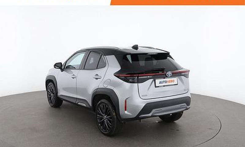 Toyota Yaris Cross W...