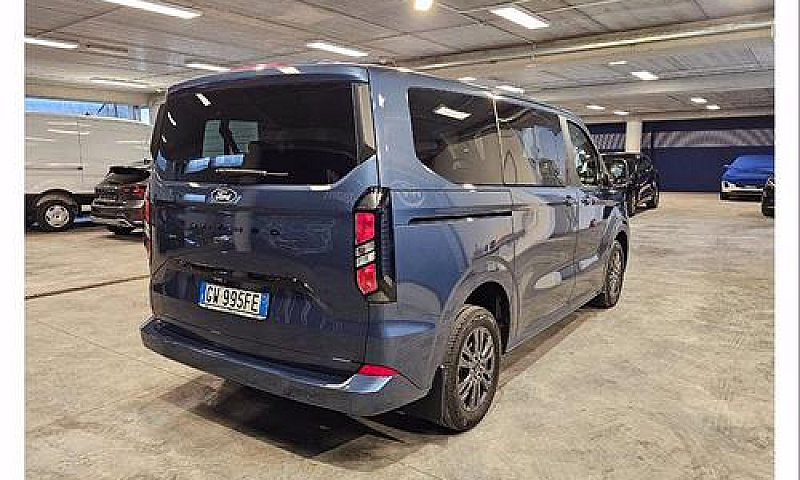 Ford Tourneo Custom...
