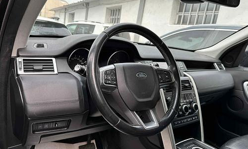 Land Rover Discovery...