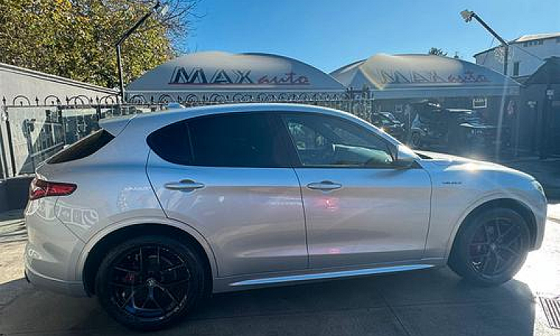Alfa Romeo Stelvio 2...