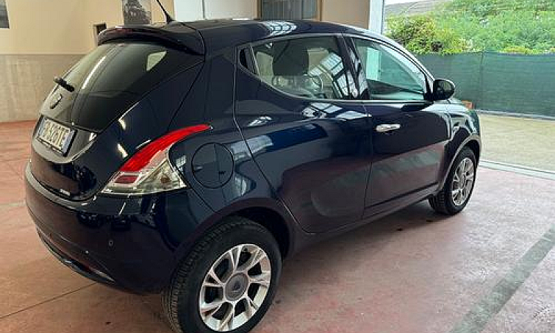 Lancia Ypsilon 0.9 T...