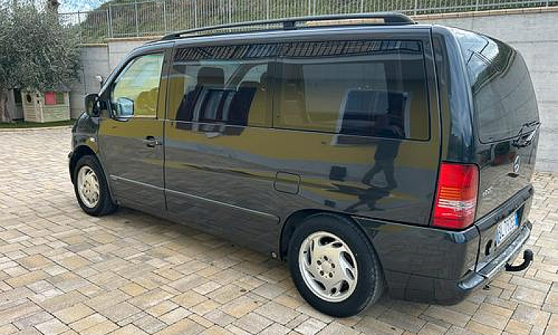 Mercedes Vito...