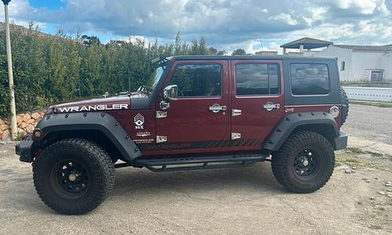 Jeep Wrangler Sahara...