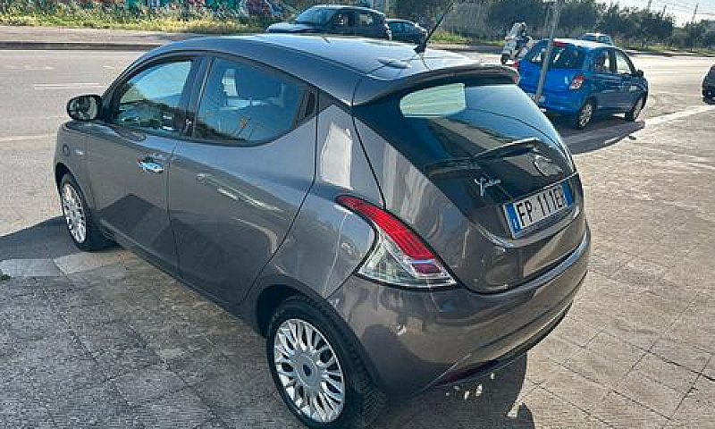 Lancia Ypsilon 1.3 M...