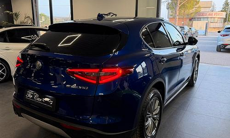 Alfa Romeo Stelvio 2...