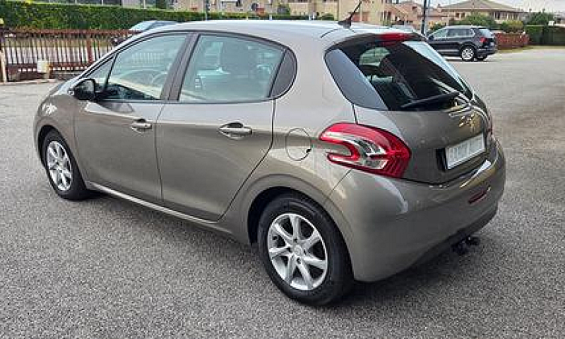 Peugeot 208 1.4 Hdi ...