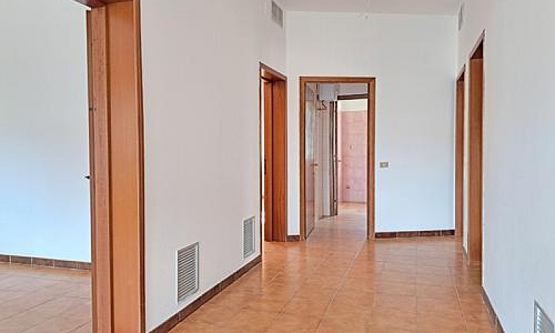 Bifamiliare Al Piano...