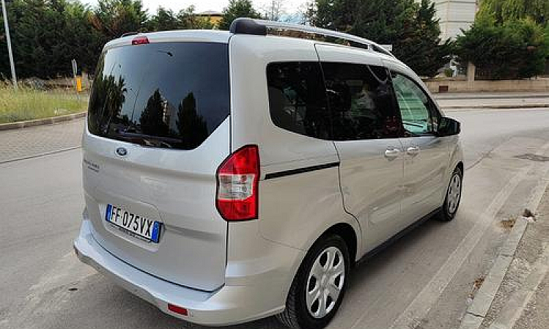 Ford Tourneo Courier...