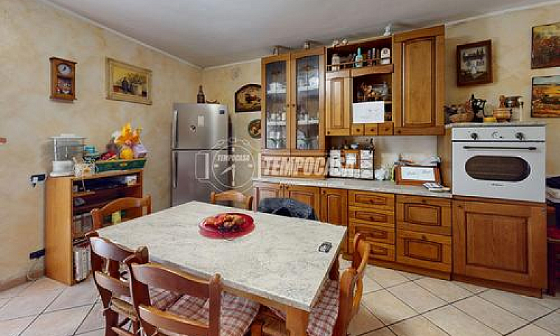 Porzione Di Villa Bi...
