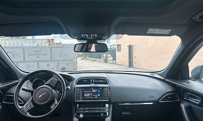 Jaguar F-Pace (X761)...