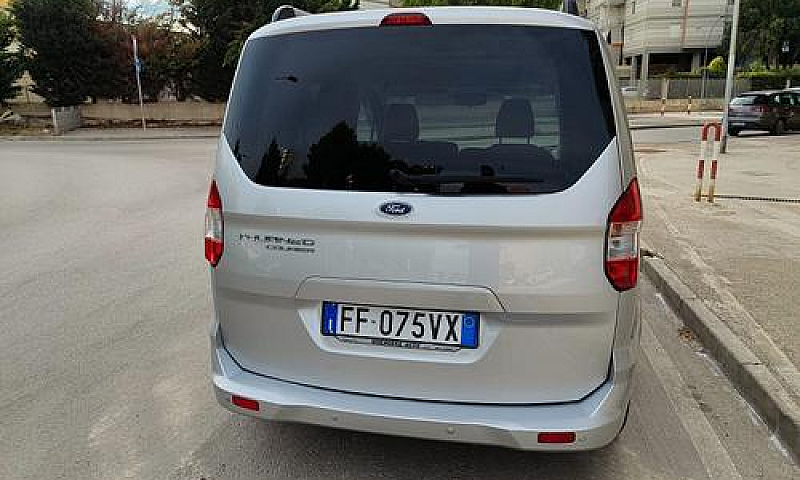 Ford Tourneo Courier...