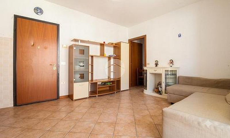 2 Locali A Traverset...