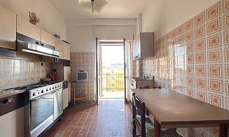 4 Locali A Catanzaro...