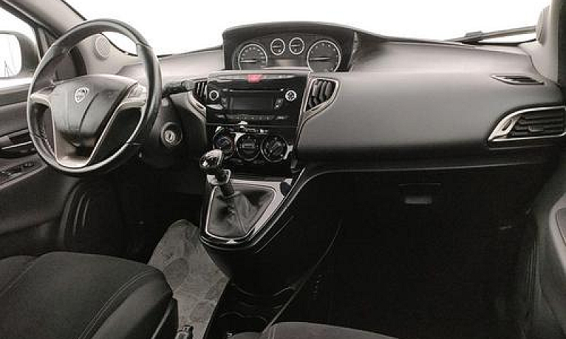 Lancia Ypsilon 1.2 6...