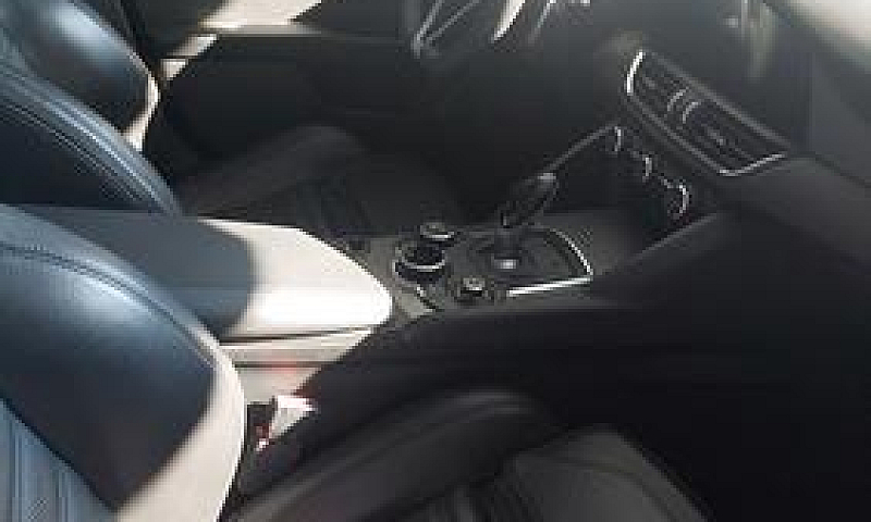 Alfa Romeo Giulia (2...