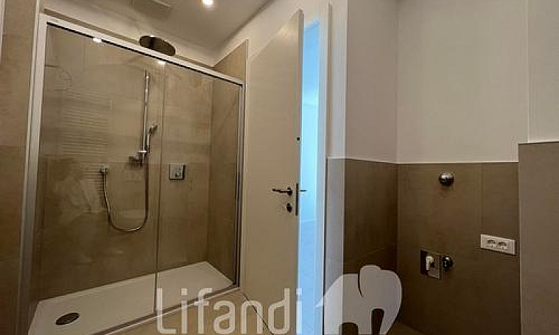 Merano, Bilocale Ris...