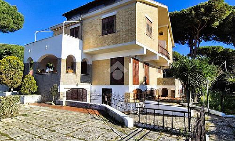 4 Locali A Tarquinia...