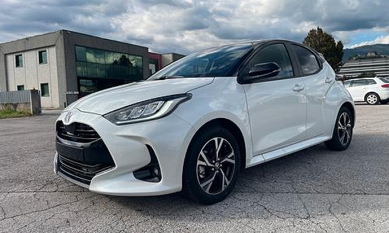 Toyota Yaris 1.5 Hyb...