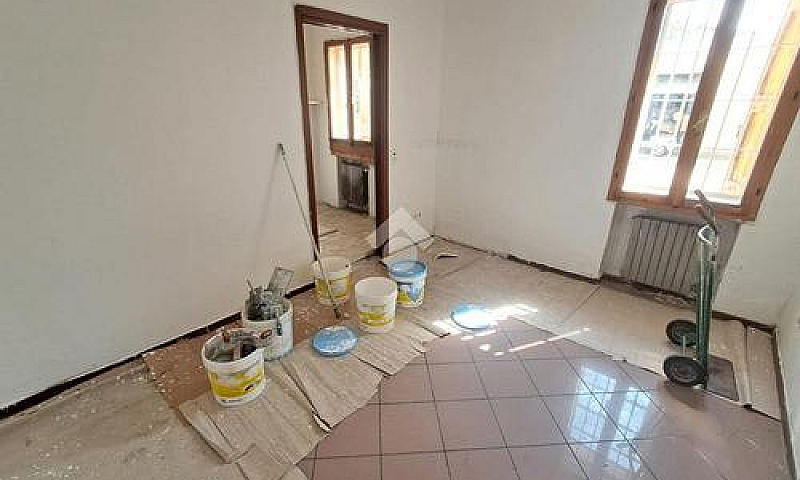 2 Locali A Castel Sa...