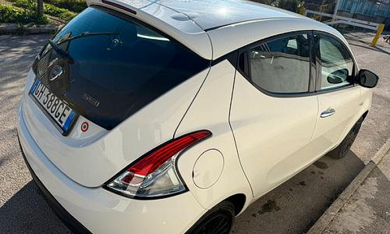 Lancia Ypsilon 1.0 F...