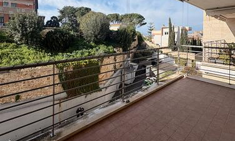 Via Dei Falconi: Ele...