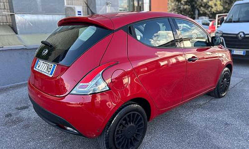 Lancia Ypsilon 1.2 6...