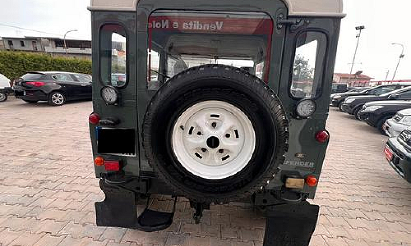 Land Rover Defender ...