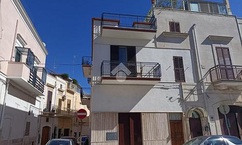 Palazzina A Mola Di ...