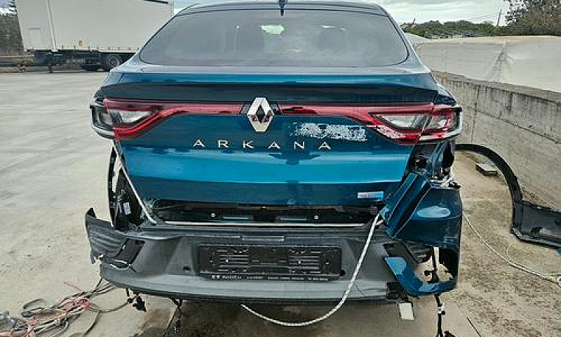 Renault Arkana Incid...