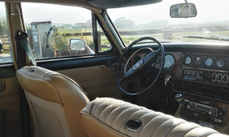 Jaguar Xj6...