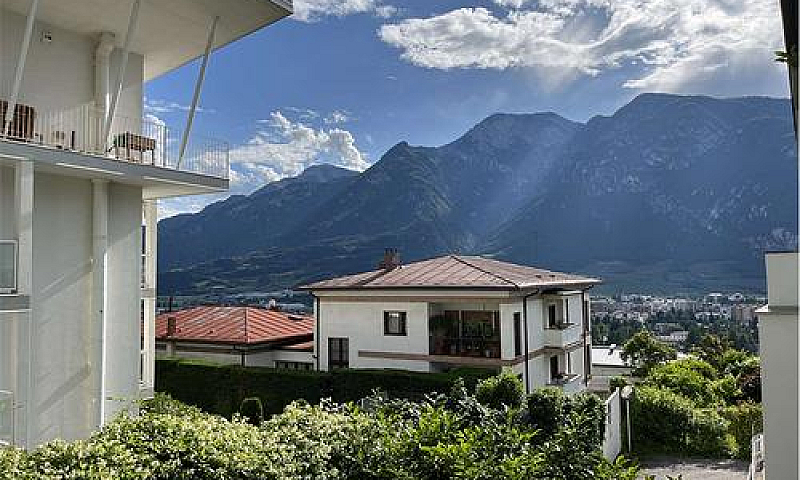 Collina Est, Apparta...