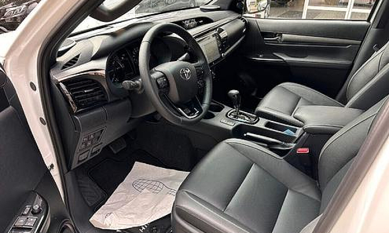 Toyota Hilux 2.8 Aut...